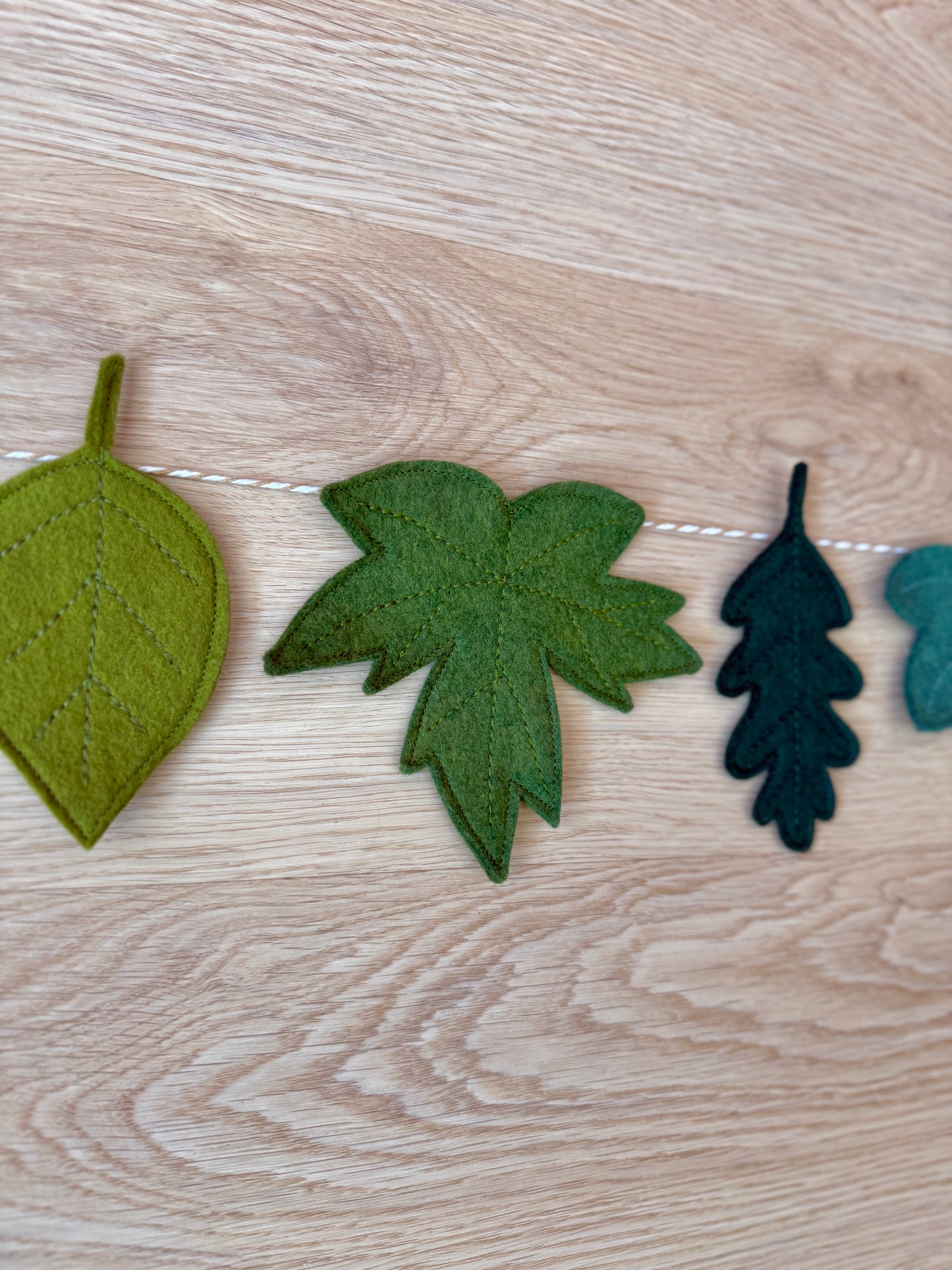 UnbeLEAFable Garland