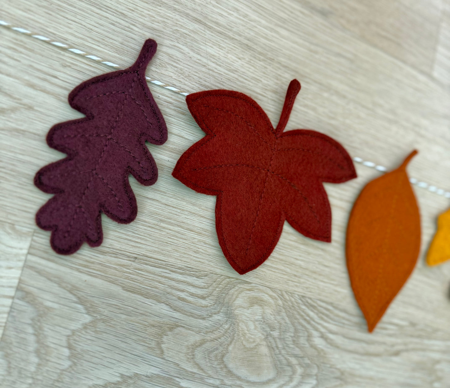UnbeLEAFable Garland