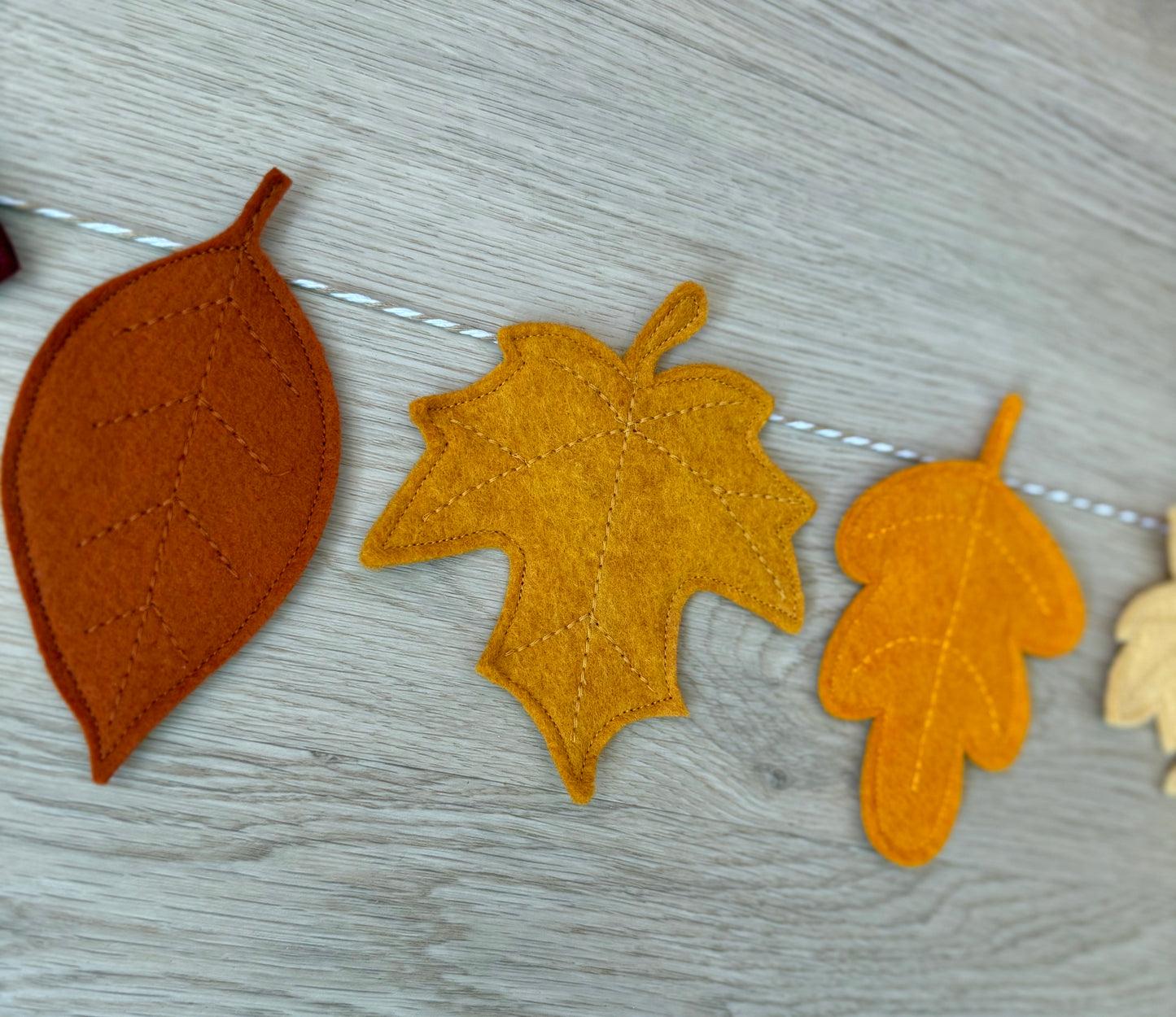 UnbeLEAFable Garland