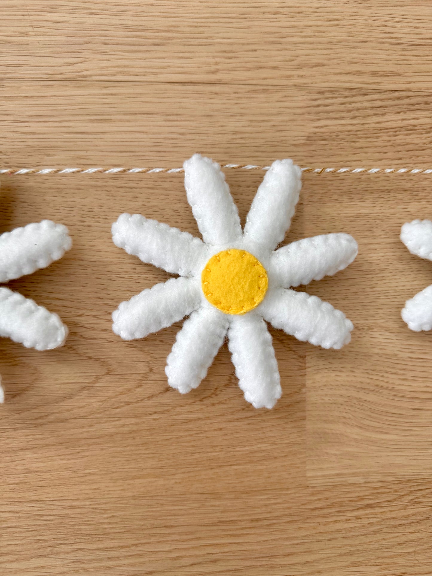 Daisy Me Rollin’ Garland