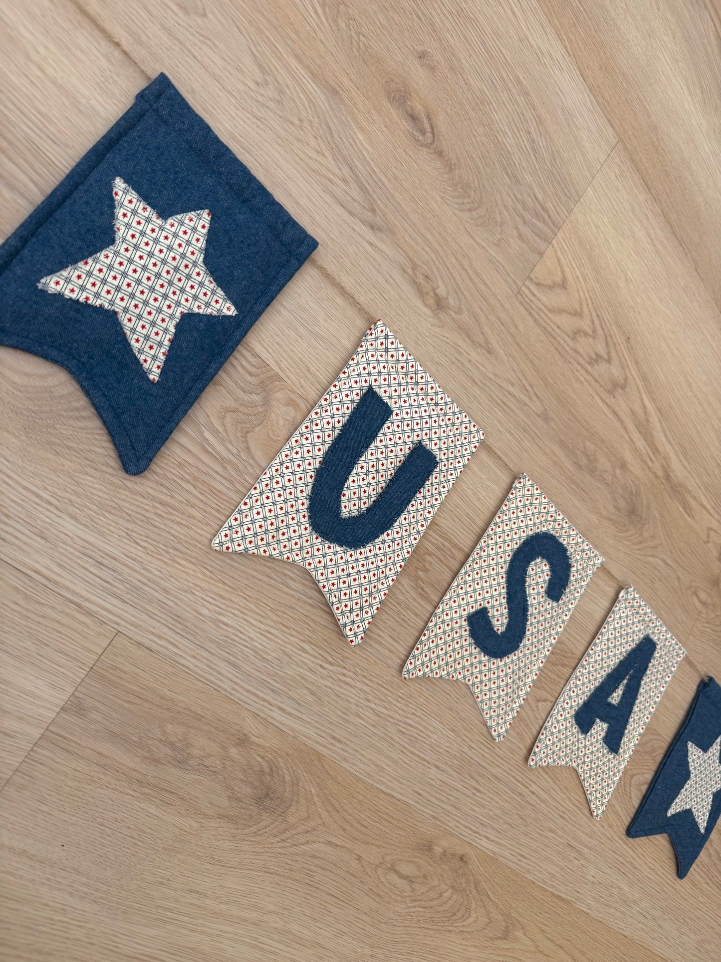 Colonial Cutie Garland
