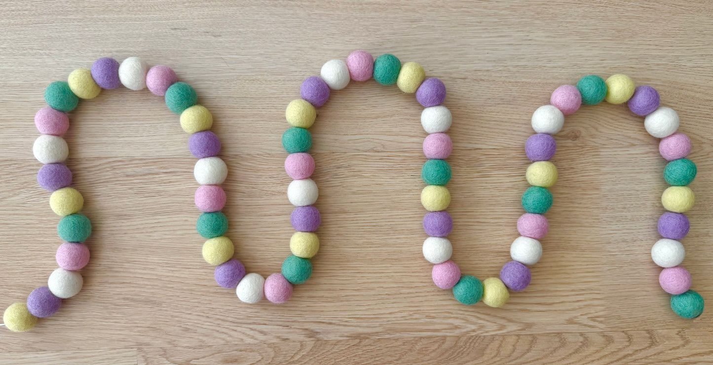 A Quick Dipin’ (Dots) Garland