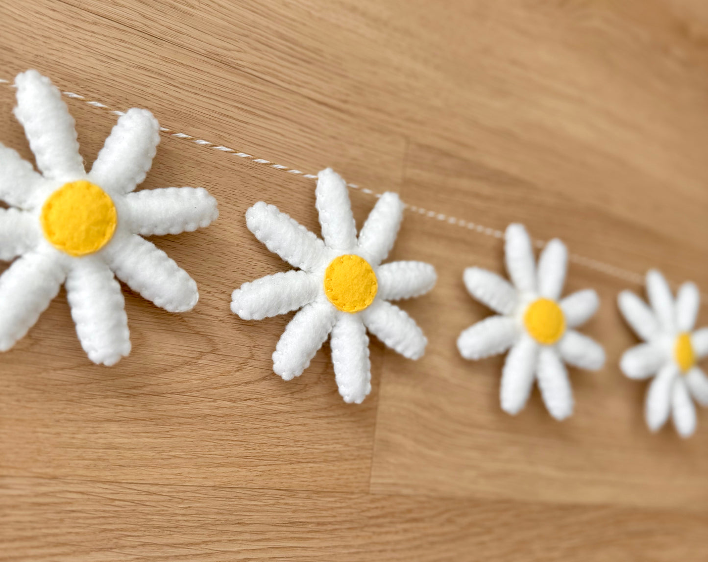 Daisy Me Rollin’ Garland